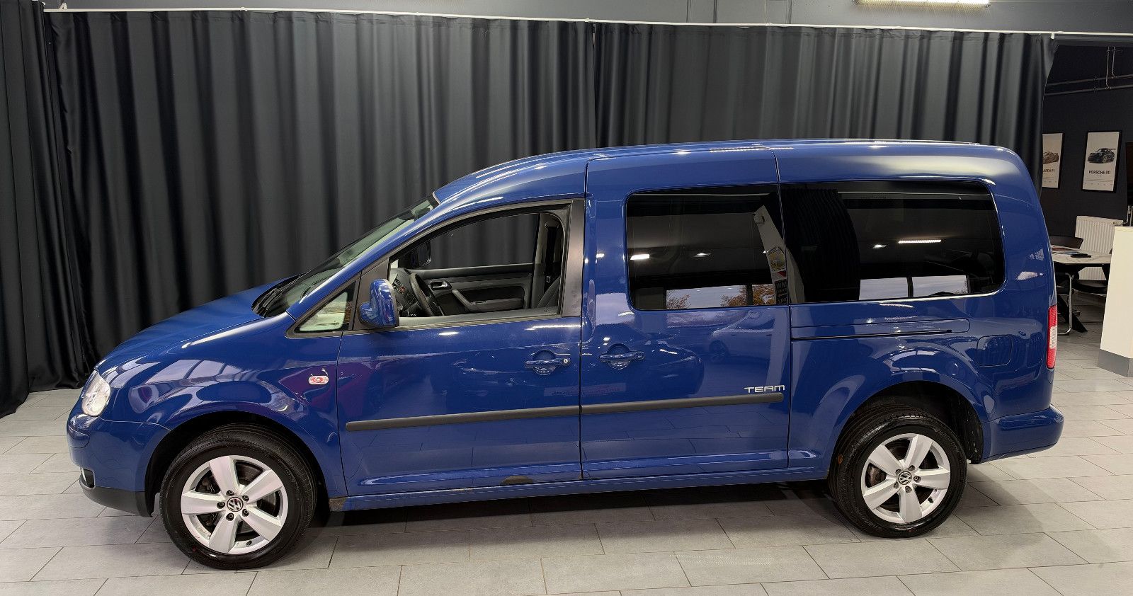 Fahrzeugabbildung Volkswagen Caddy Maxi Life Team 4Motion |AHK|PDC|7-SITZER