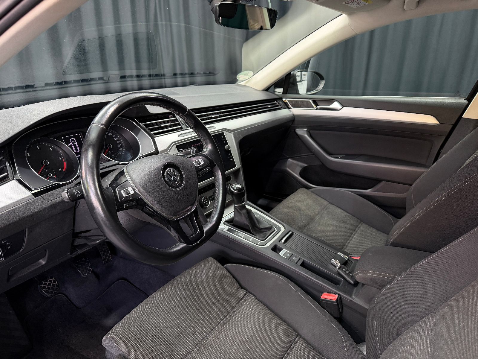 Fahrzeugabbildung Volkswagen Passat Variant Comfortline|NAVI|PDC|2-HD