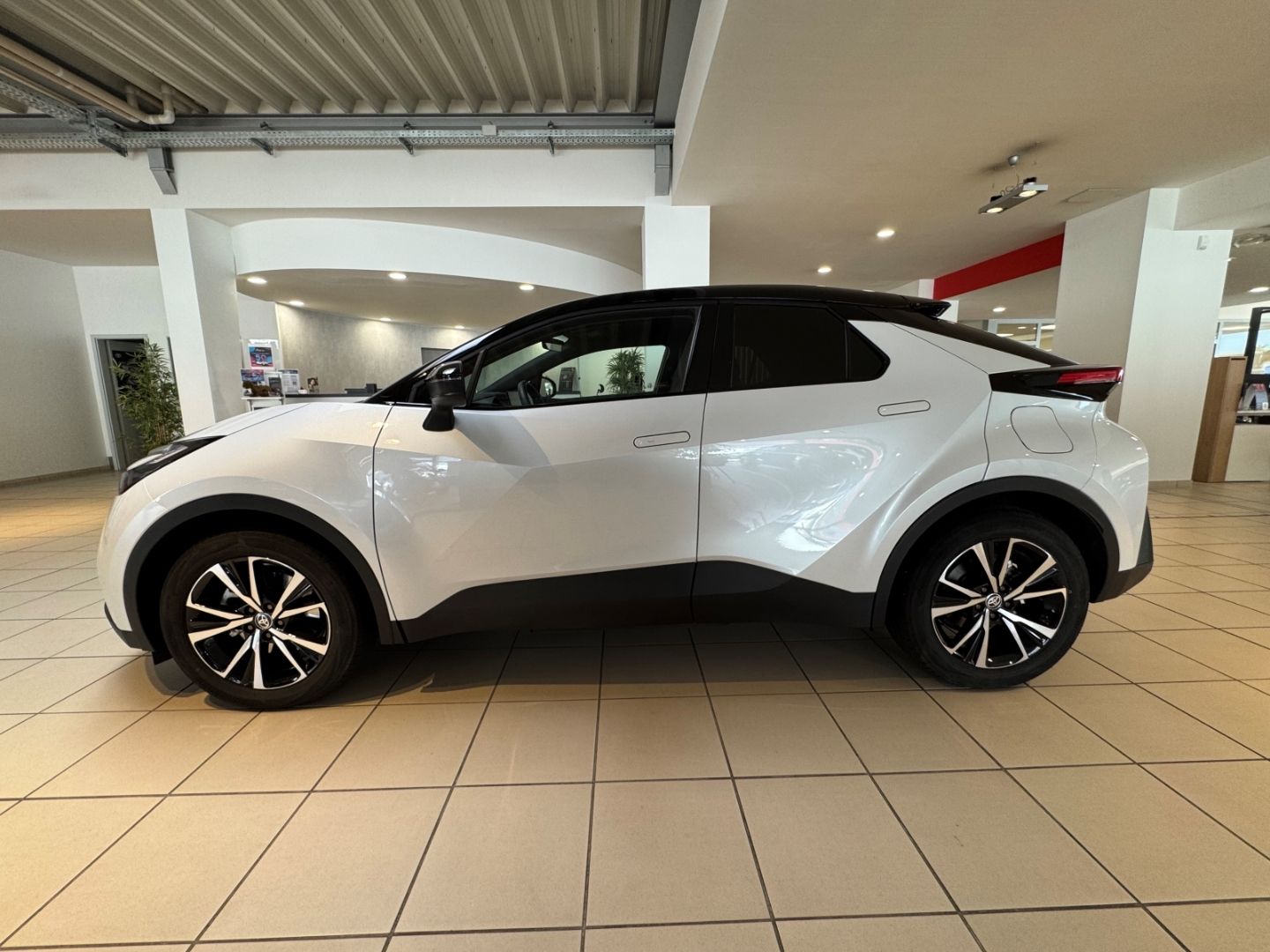 Toyota C-HR Plug-In Hybrid FWD Teamplayer 2-Zonen-Kli foto 2