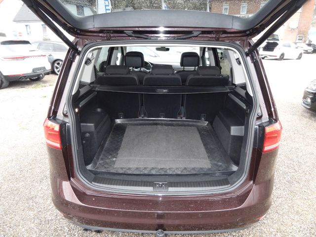 Fahrzeugabbildung Volkswagen Touran IQ.DRIVE/DSG/AHK/7-Sitzer/41.500Km/Kamera