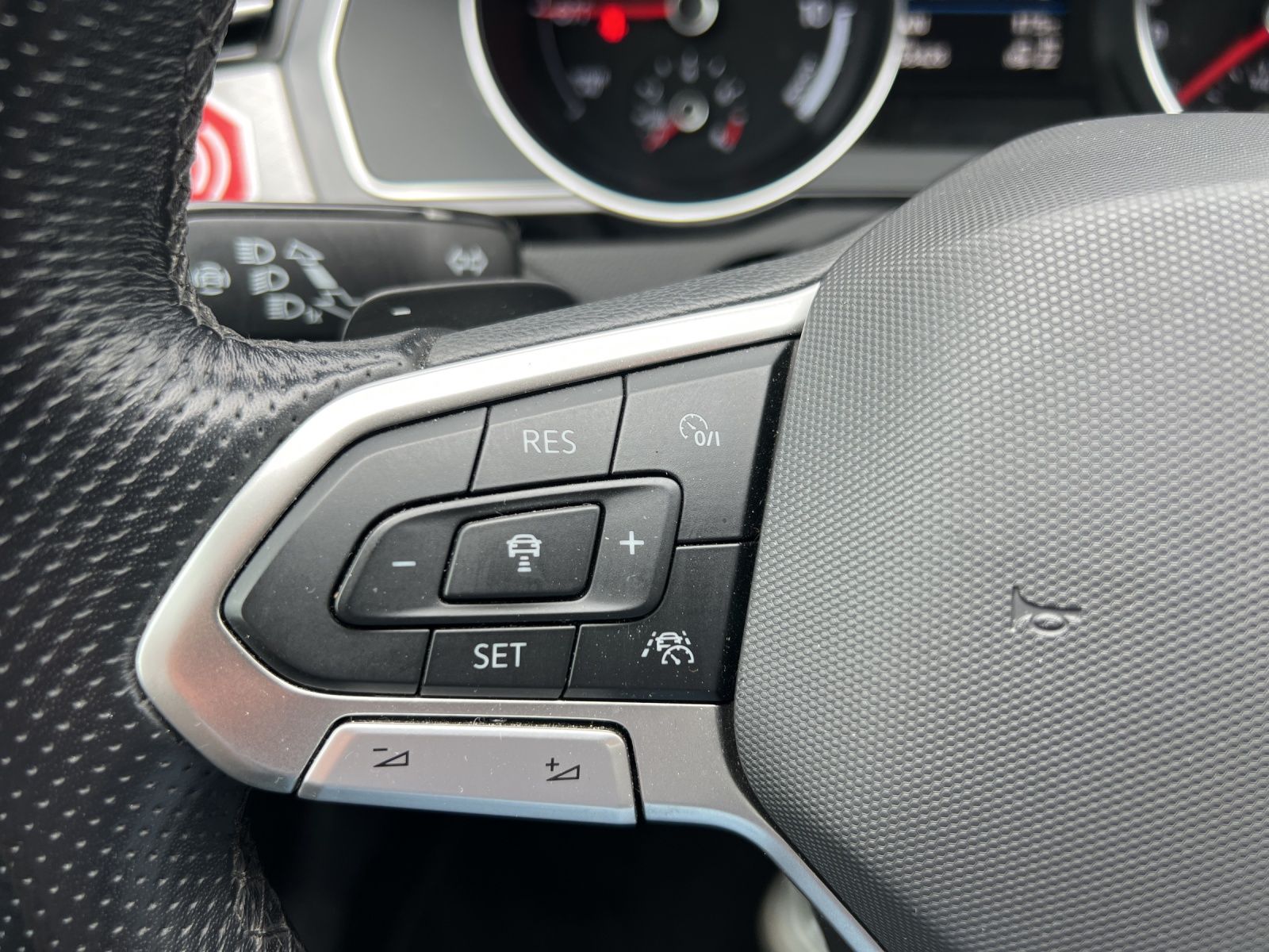 Fahrzeugabbildung Volkswagen Passat Variant GTE 1.4 TSI DSG LED Navi ACC SHZ