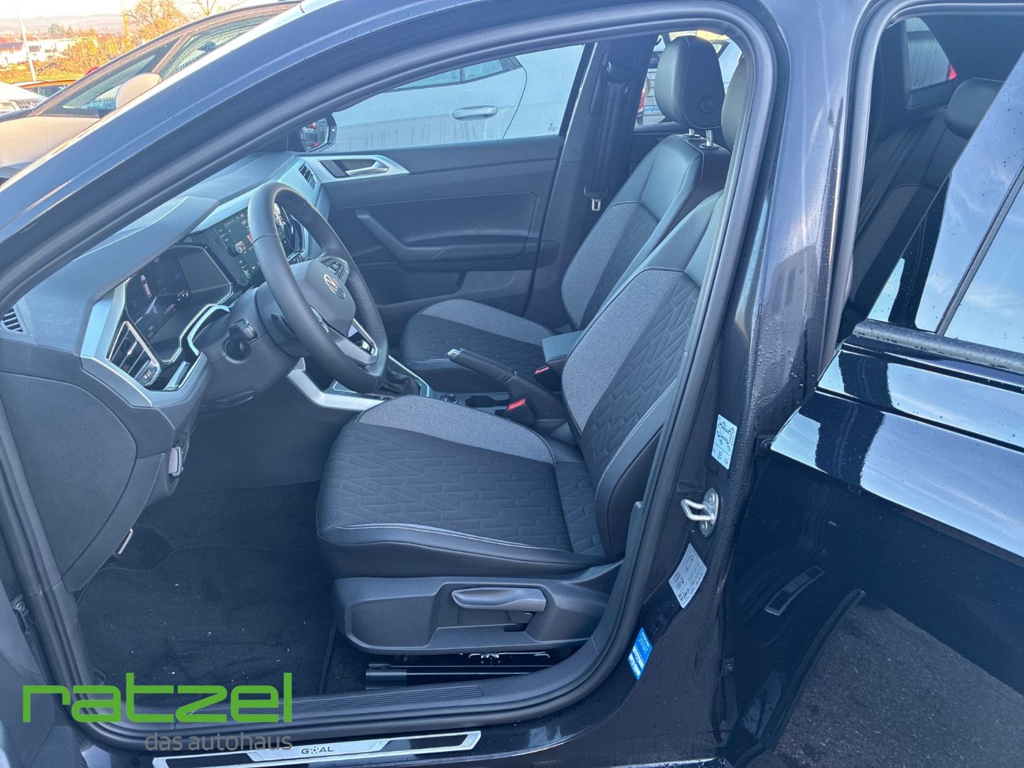 Fahrzeugabbildung Volkswagen Polo Goal 1.0 TSI DSG Navi Rückfahrkamera LED Tr