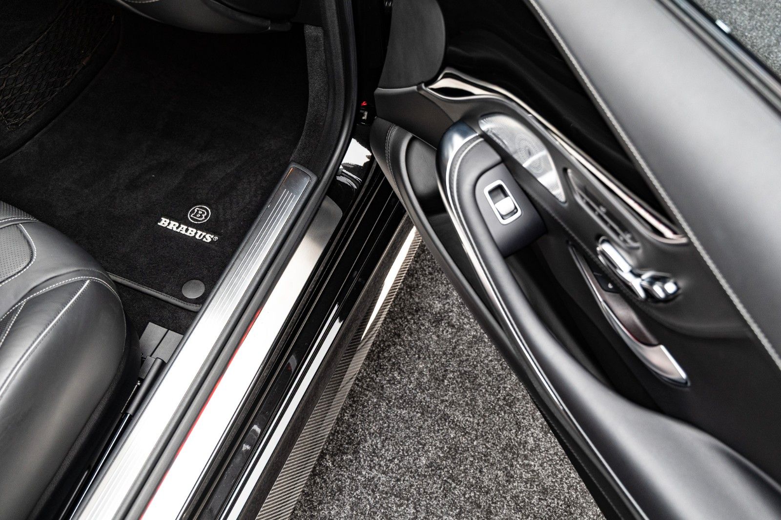 Fahrzeugabbildung Mercedes-Benz BRABUS 850 Coupé C217 + 850 PS + 15.255 km