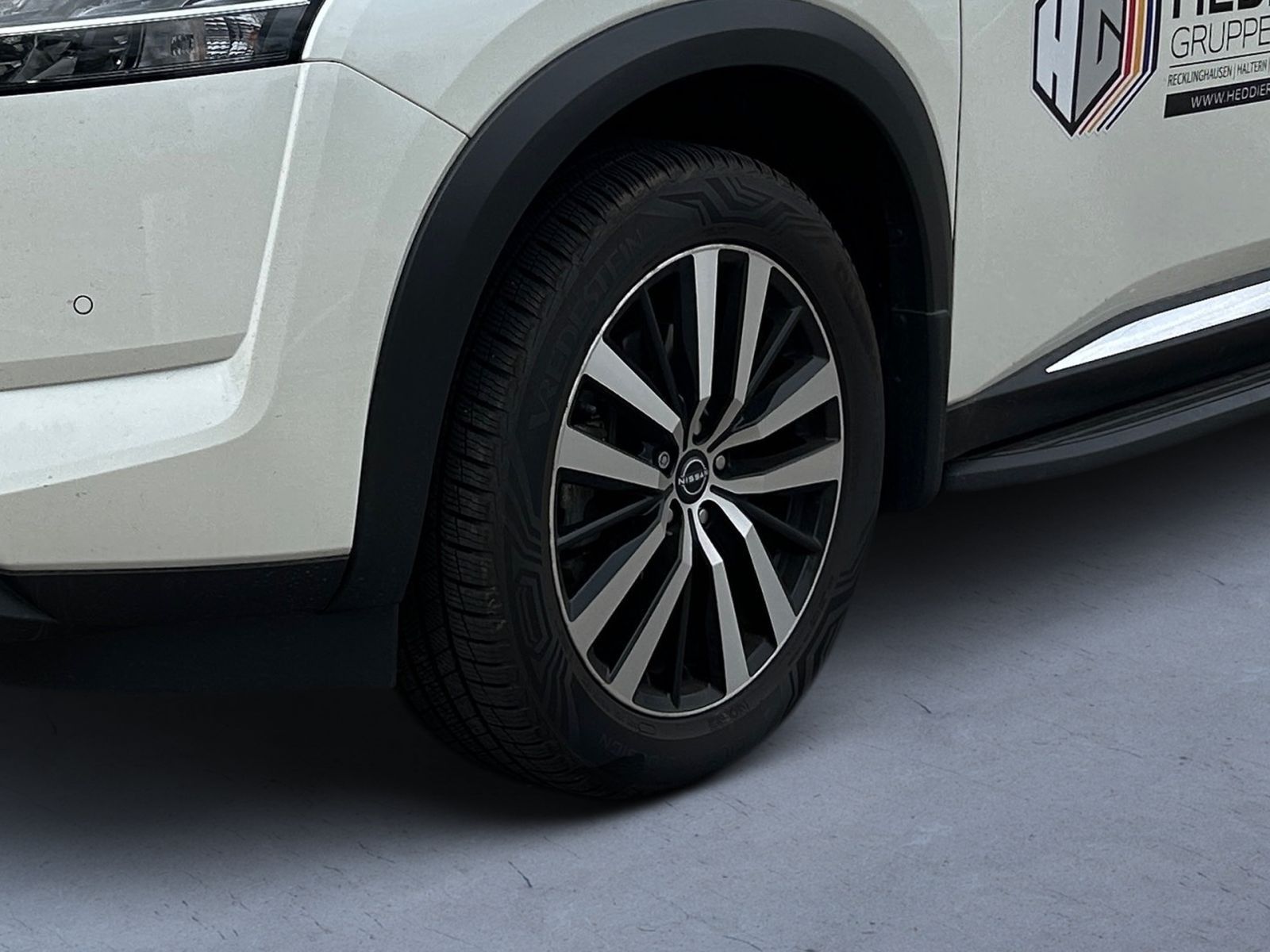 Fahrzeugabbildung Nissan Pathfinder 3.5 V6 4WD PLATIN BOSE*LEDER*7-SITZE