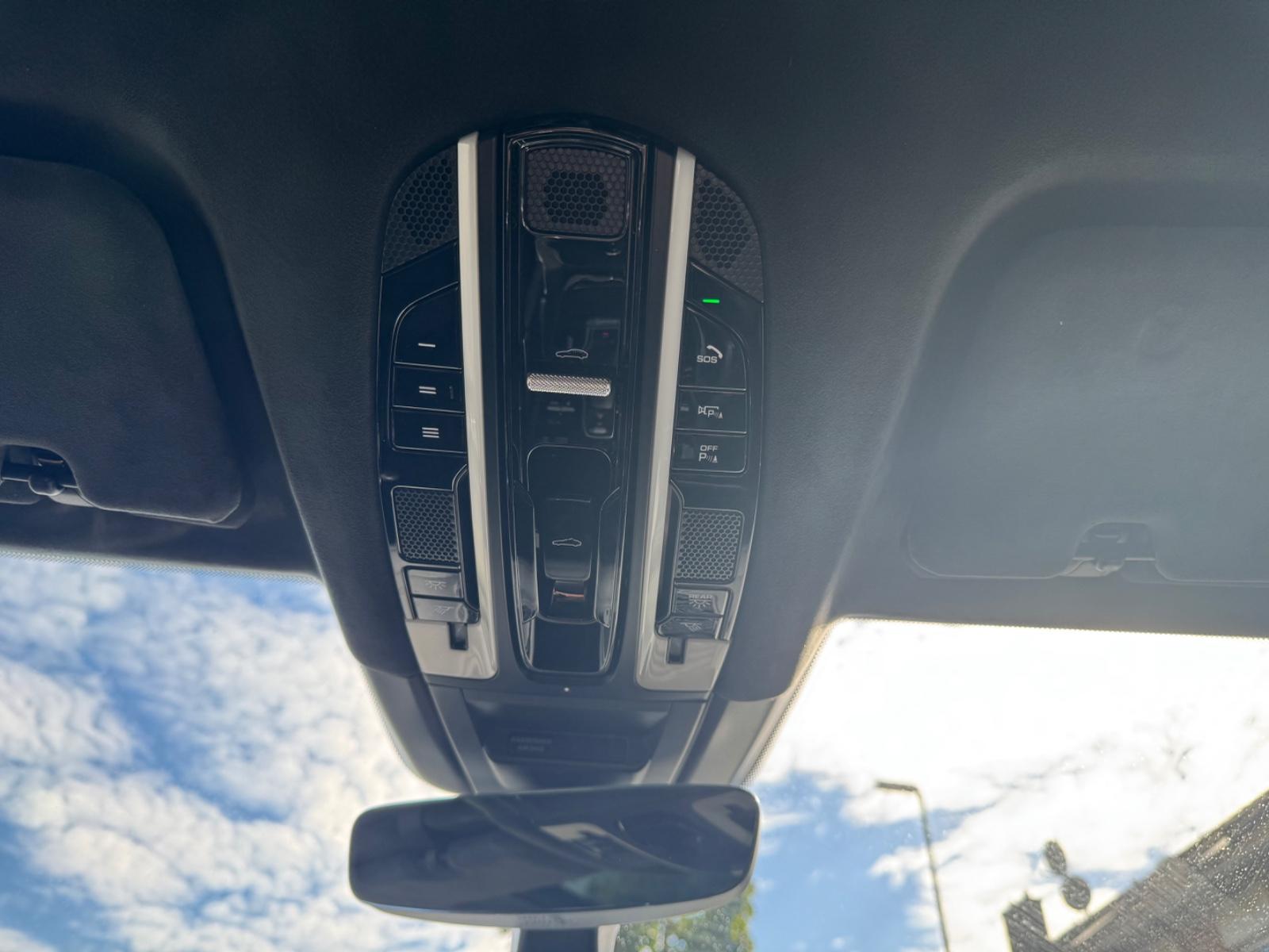 Porsche Cayenne Turbo APPROVED Pano/AHK/Sthz/Sitzb/HA-L