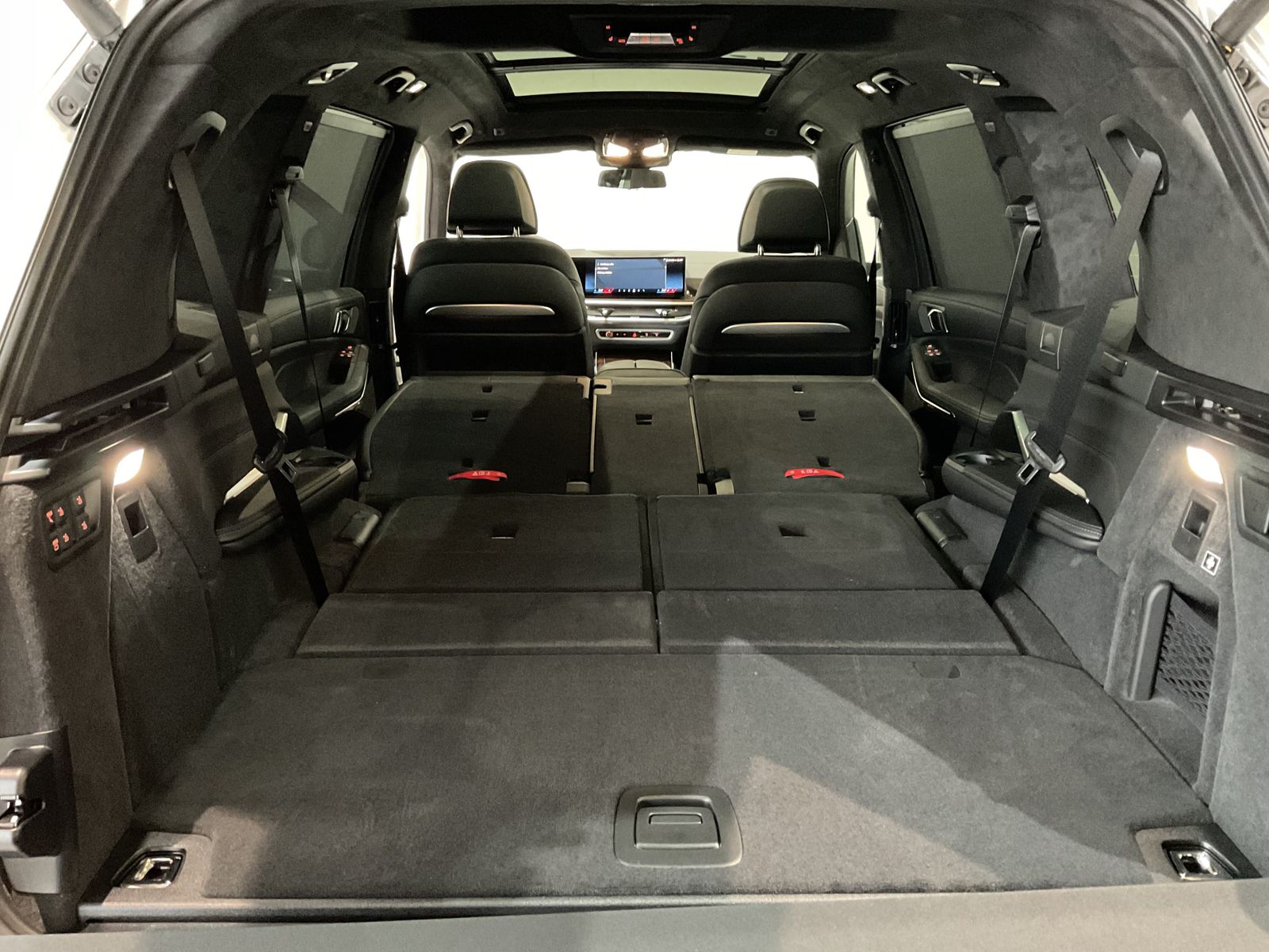 Fahrzeugeinzelansicht 16 Fahrzeugabbildung BMW X7 xDrive40d M Sport M Sportpaket HK HiFi DAB