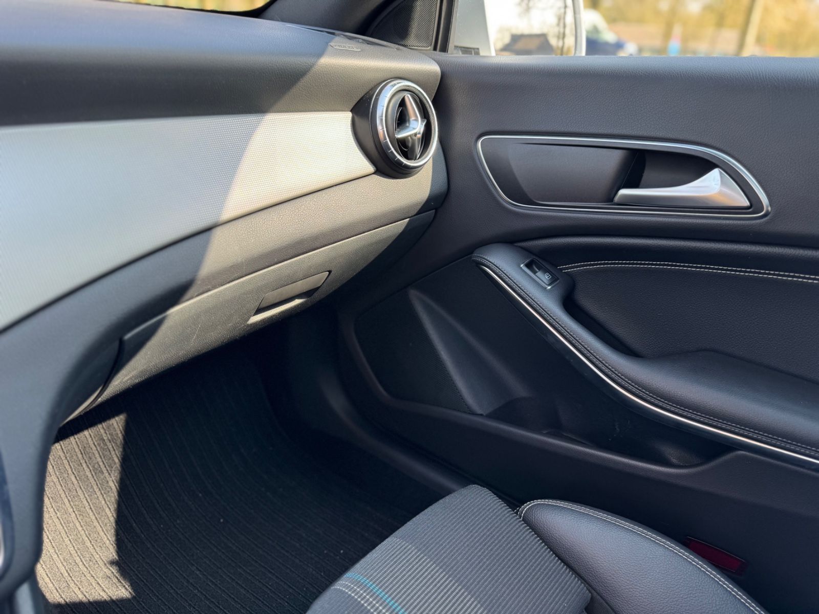 Mercedes-Benz CLA 180 Urban mit erst 43382 km !!! foto 16