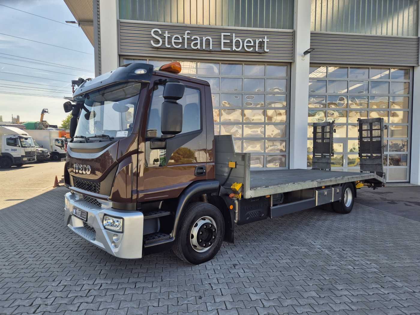 Fahrzeugabbildung Iveco Eurocargo ML140E25/P Maschinentransporter Winde