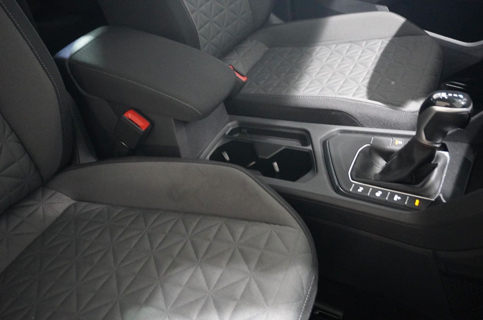 Fahrzeugabbildung Volkswagen Tiguan Life 1.4 e-HYBRID NAVI/LED/KAMERA/SH/VIRT