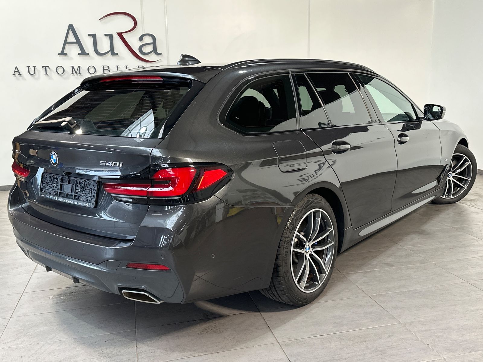 Fahrzeugabbildung BMW 540 i Touring xDrive M-Sport NAV+LED+HEAD-UP