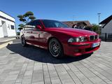 BMW M5 Traumzustand in Imolarot
