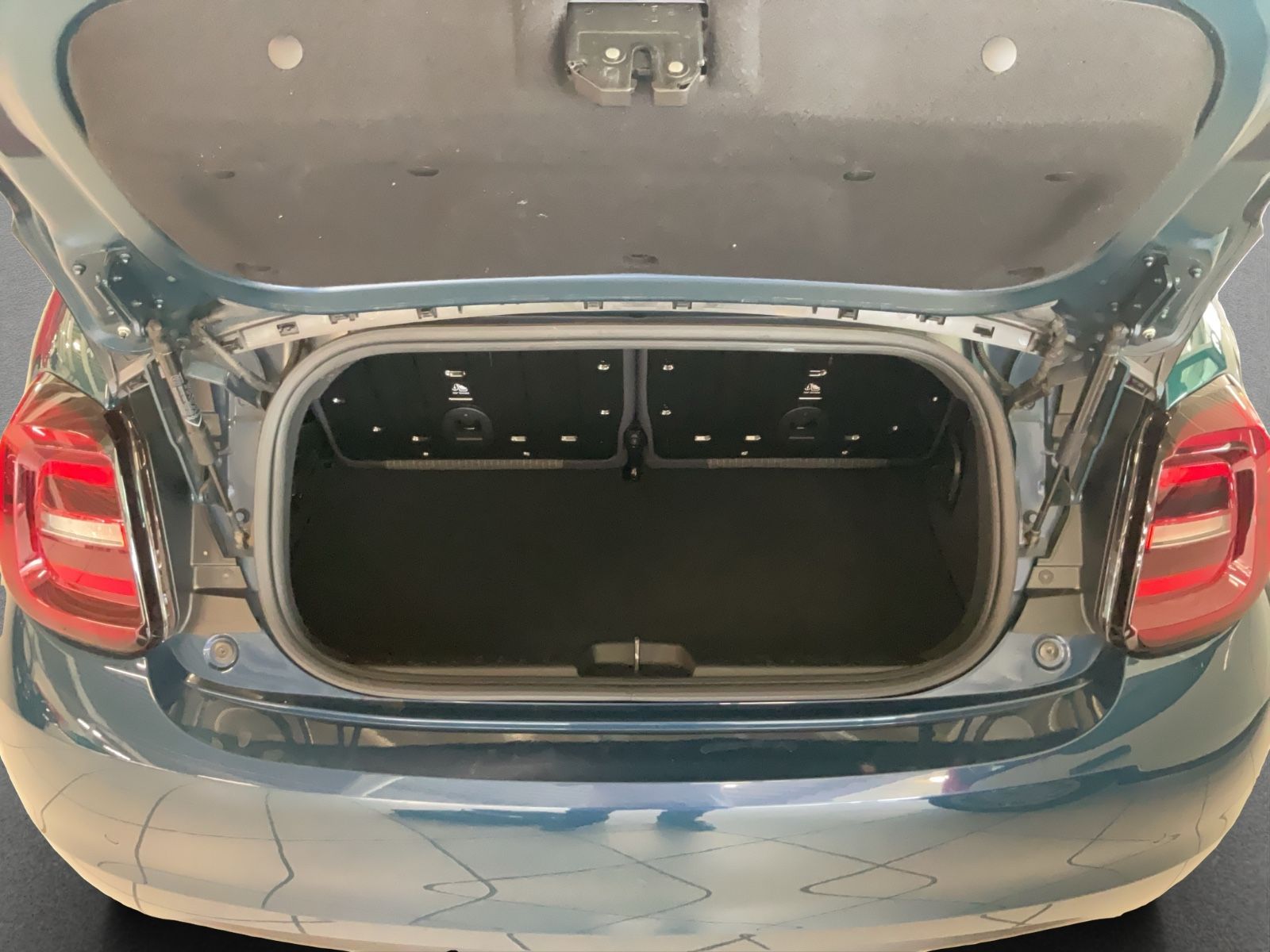 Fahrzeugabbildung Fiat 500e Cabriolet Icon + Kamera, LED, Sitzheizung