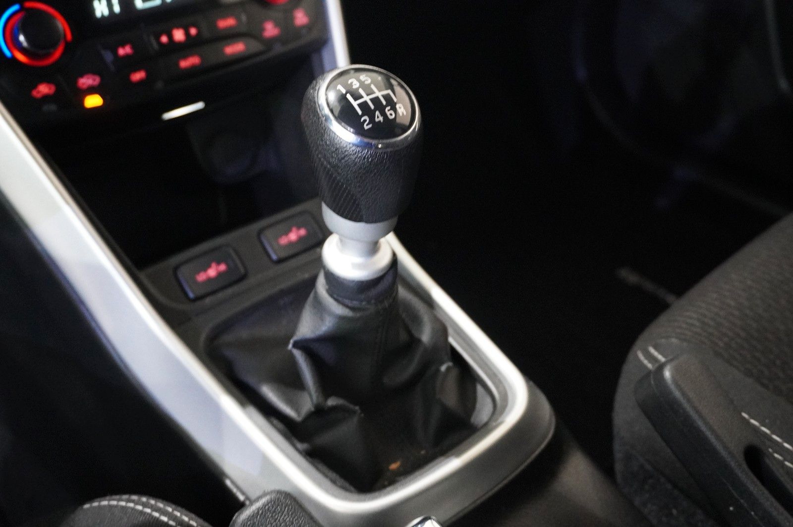 Fahrzeugabbildung Suzuki SX4 1.4 BOOSTERJET HYBRID NAVI/LED/SH/KAMERA/AHK