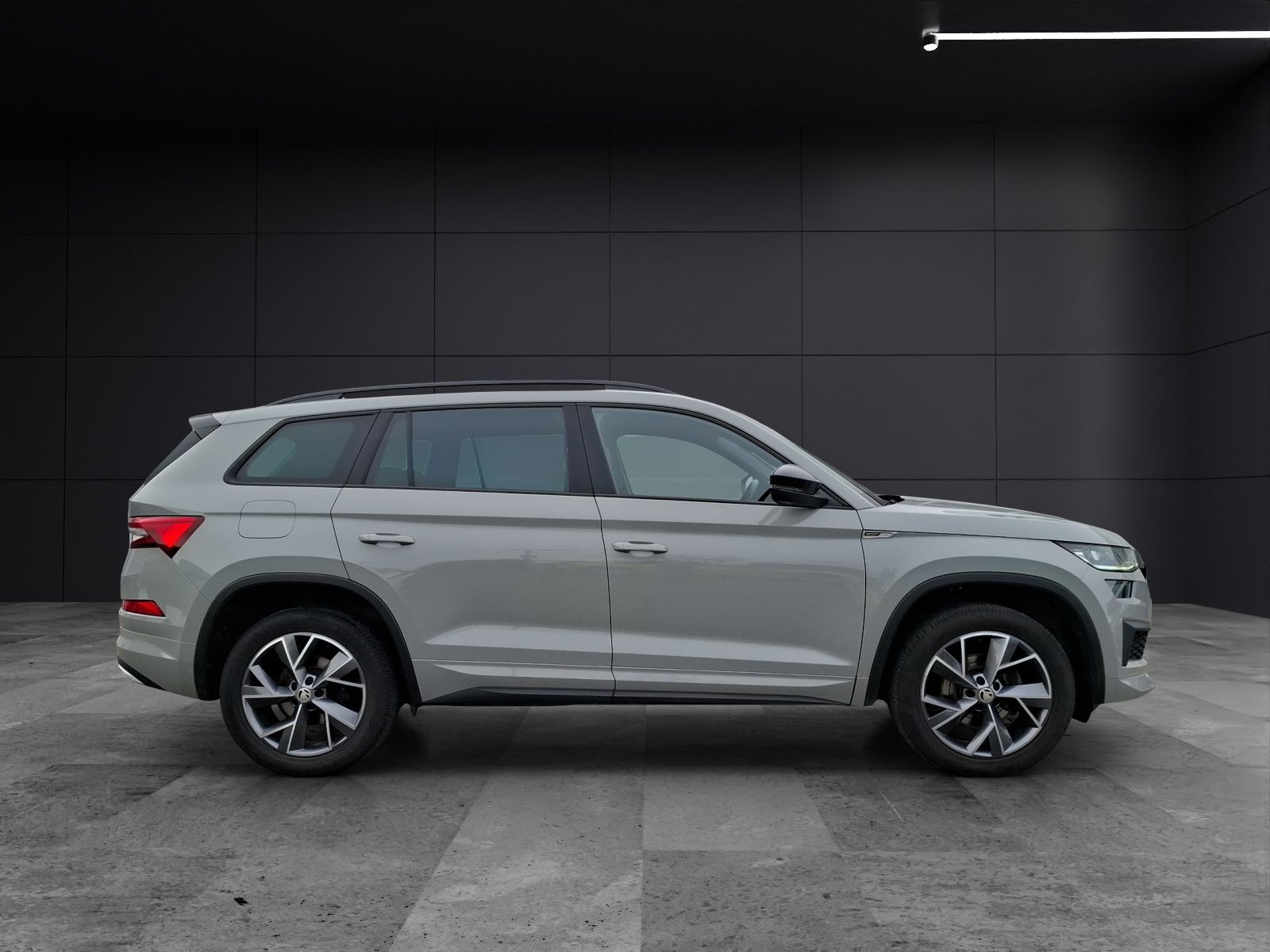Fahrzeugabbildung SKODA Kodiaq TSI Sportline DSG Matrix Navi AID GRA PDC