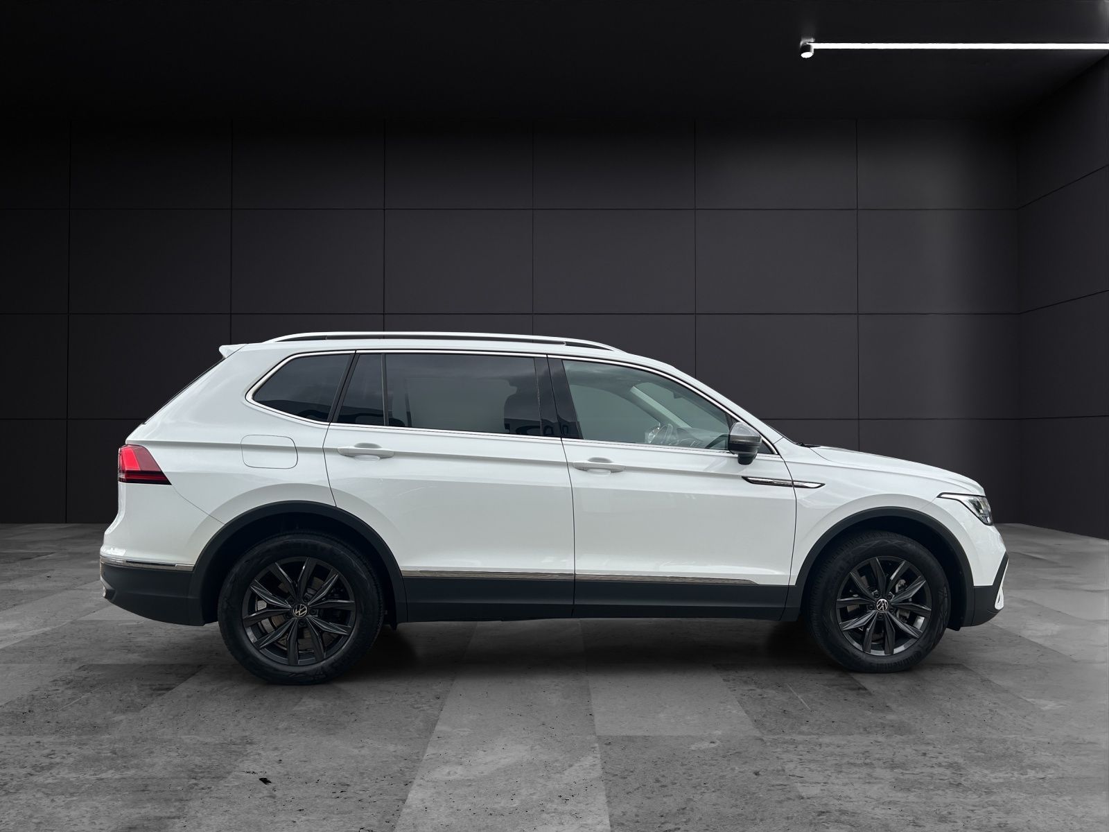 Fahrzeugabbildung Volkswagen Tiguan Allspace TDI Life DSG LED AHK CarPlay AID