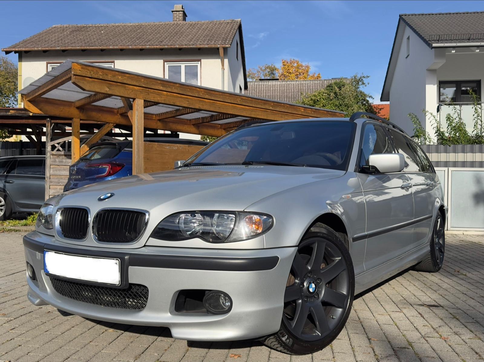 BMW 320 2005 — rear view