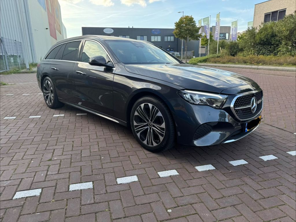 Image of Mercedes-Benz E 200