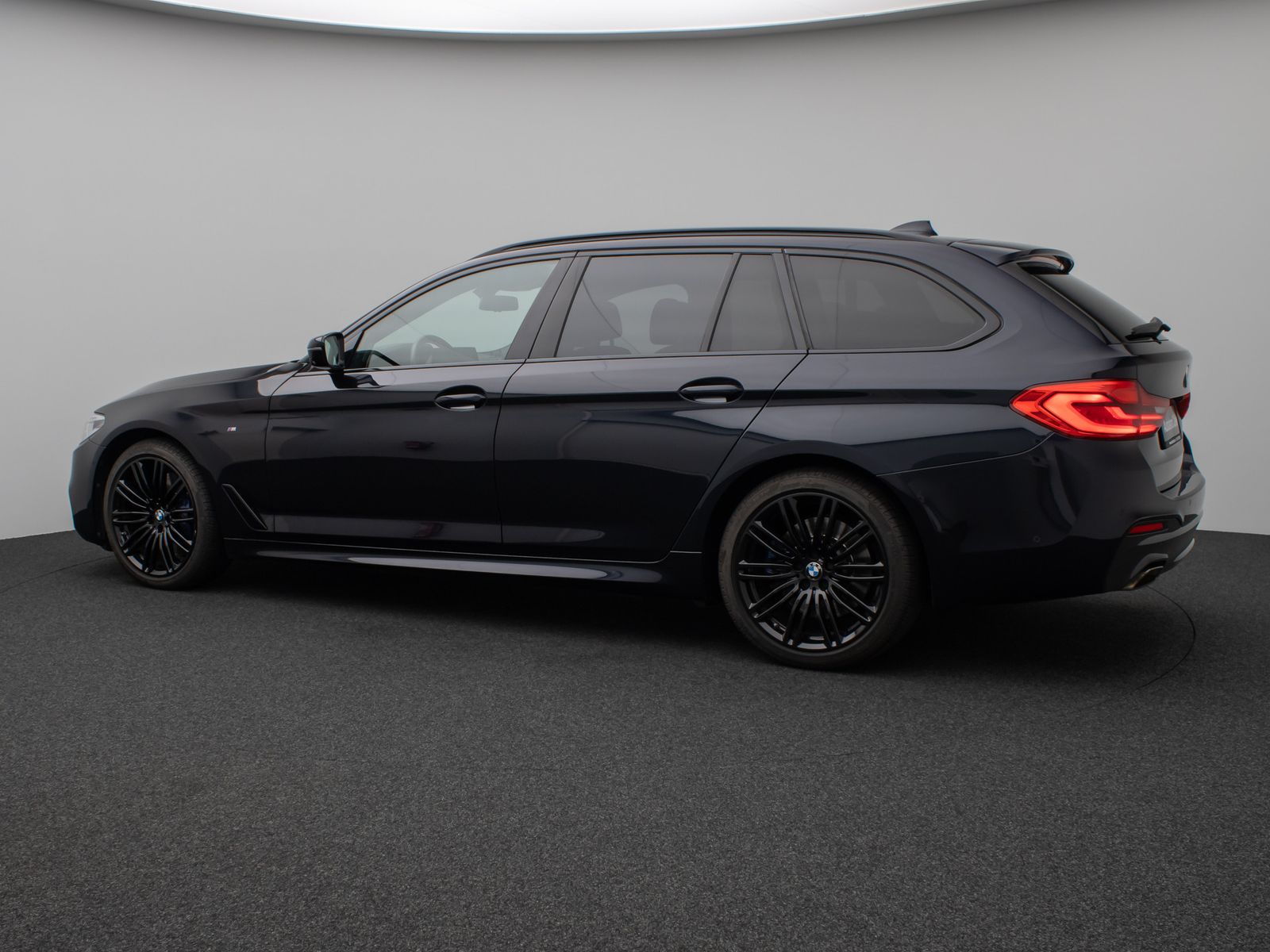 Fahrzeugabbildung BMW 540d xD M Sport Panorama 360°HUD SoftCl Massage