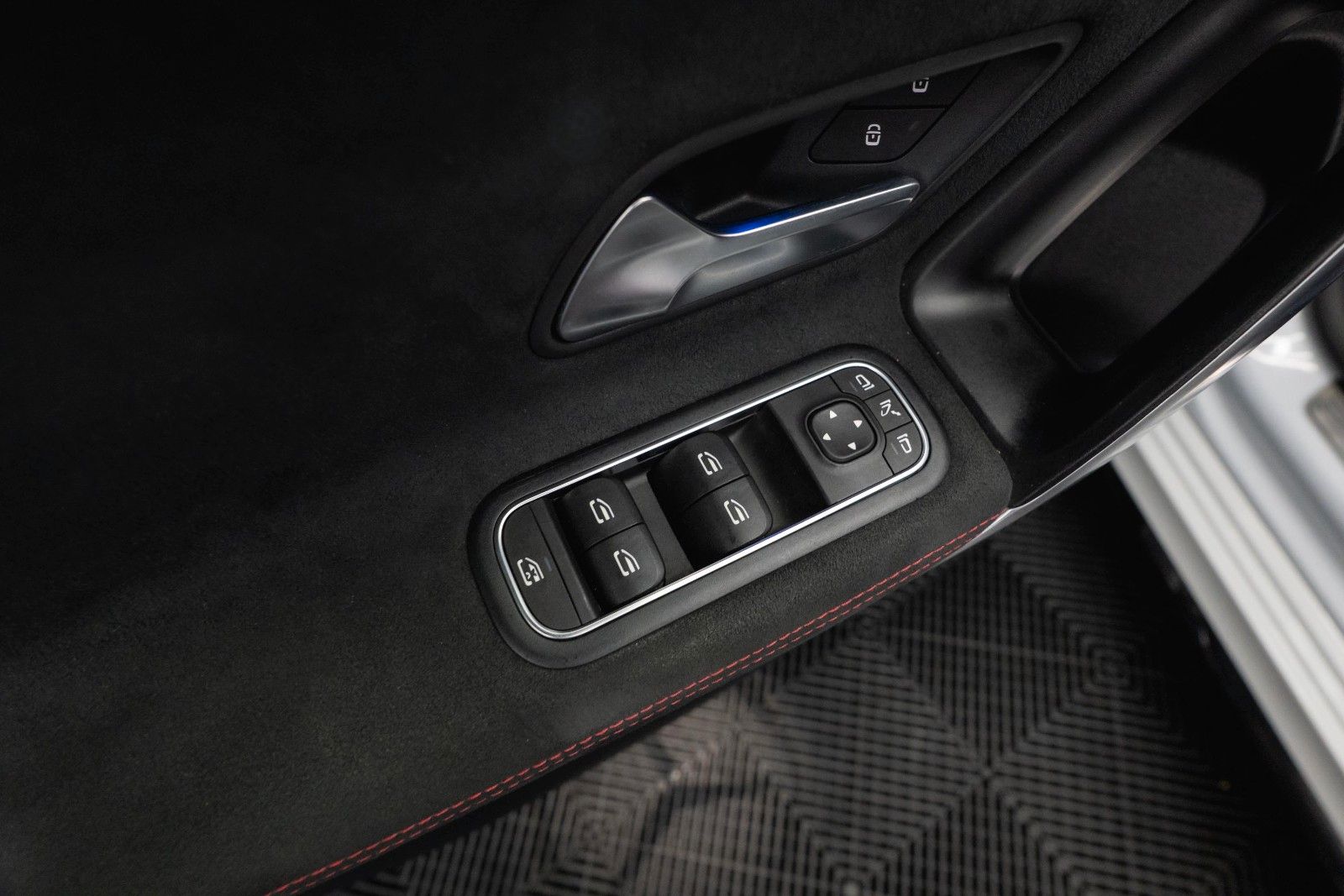 Fahrzeugabbildung Mercedes-Benz A 35 AMG 4Matic Night-Paket *Pano*LED*ACC*DAB*