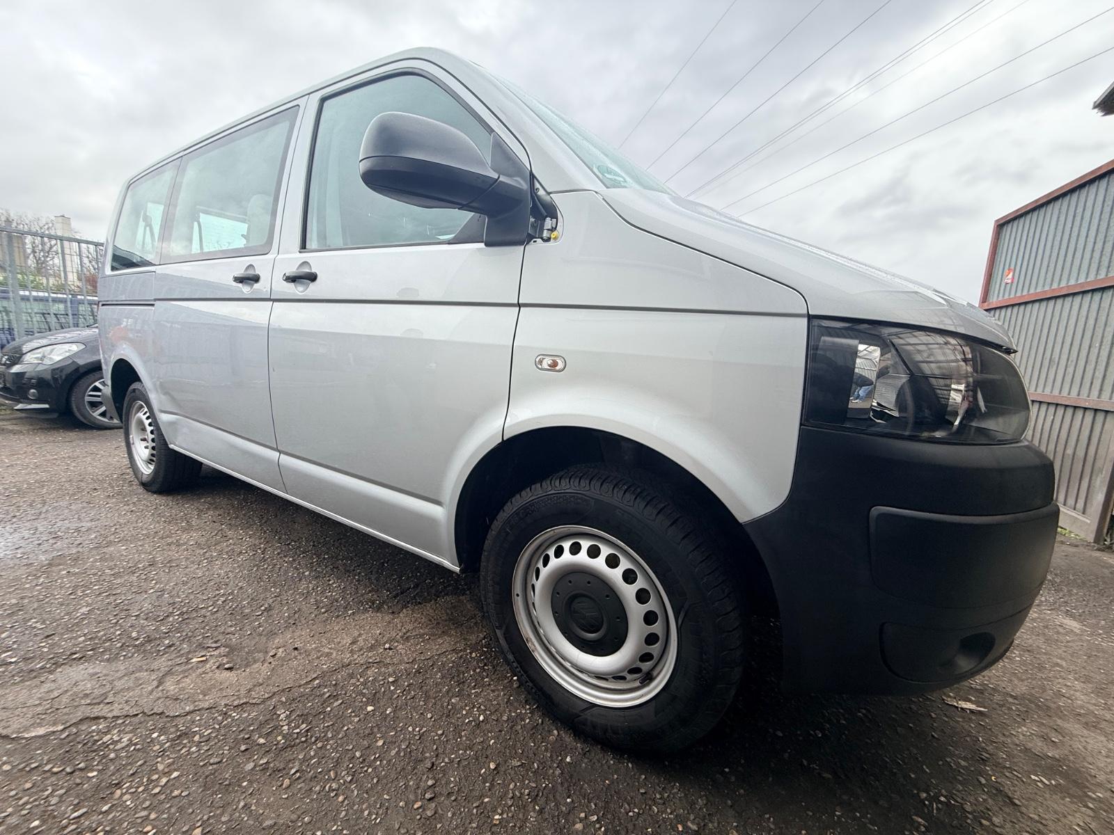 Volkswagen T5 Transporter Kasten-Kombi Kombi 6-Sitzer