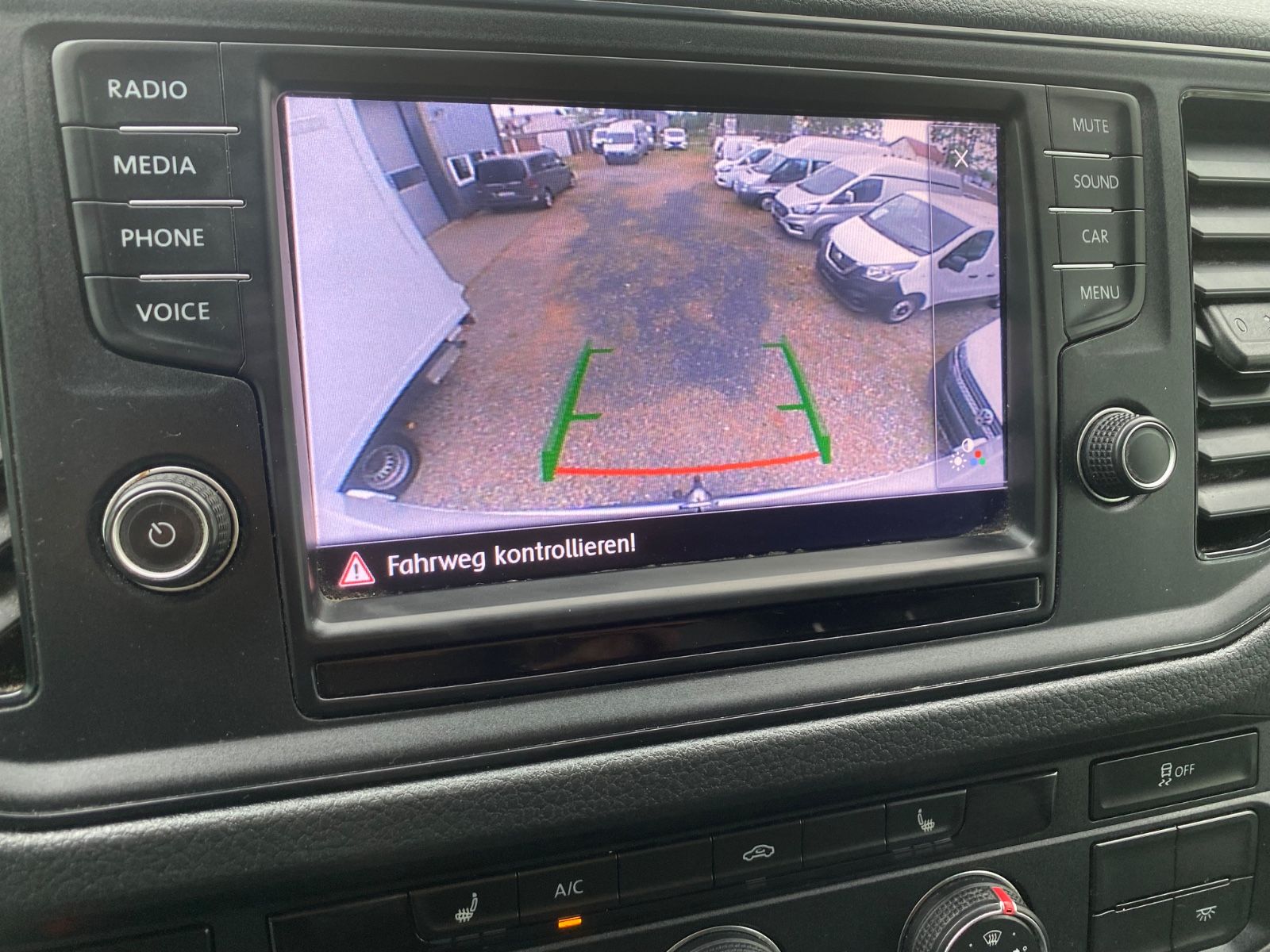 Fahrzeugabbildung Volkswagen Crafter Kasten L3H2,AHK-3500t,Regal,Garantie