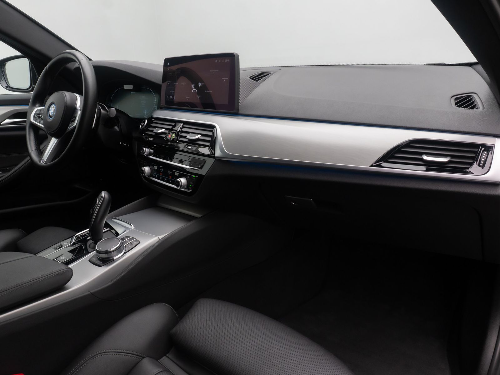 Fahrzeugabbildung BMW 530e xD M Sport Kamera DAB HiFi ACC AHK 4xKlima