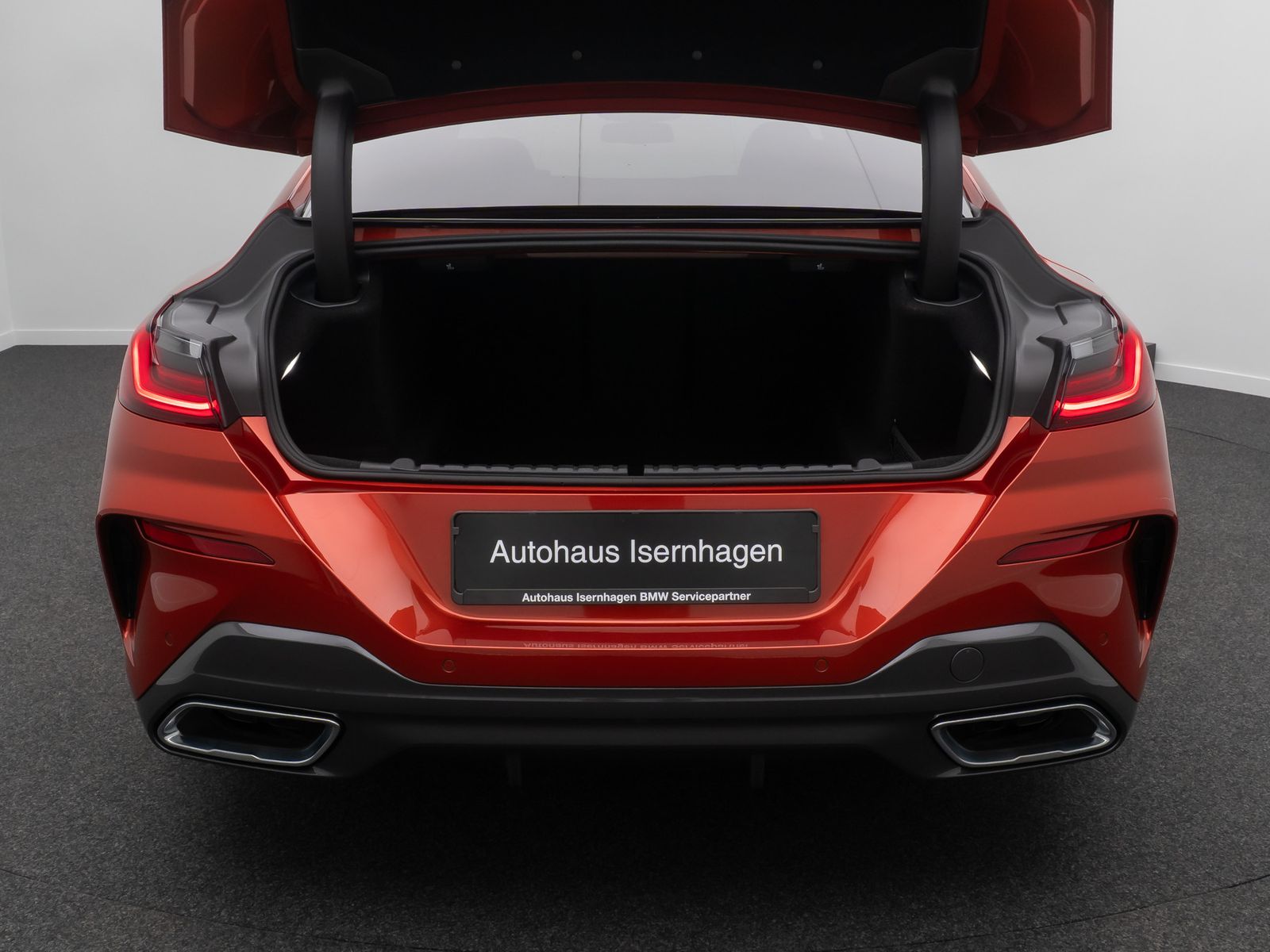 Fahrzeugabbildung BMW M850i xD Gran Coup&eacute; Panorama Individual B&W Voll