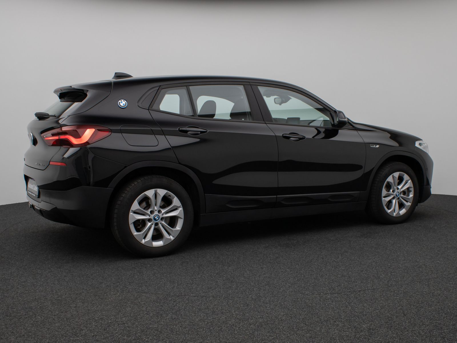 Fahrzeugabbildung BMW X2 xD25e HUD DAB H/K Navi+ Parkassist Alarm LED