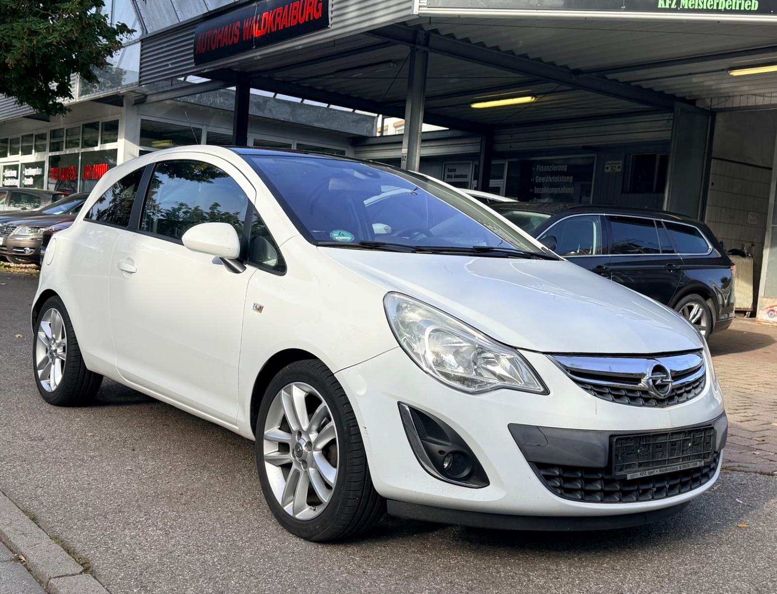Opel Corsa D 1.4i Color Edition/Lenk-&SHZ/PDC/TÜV NEU