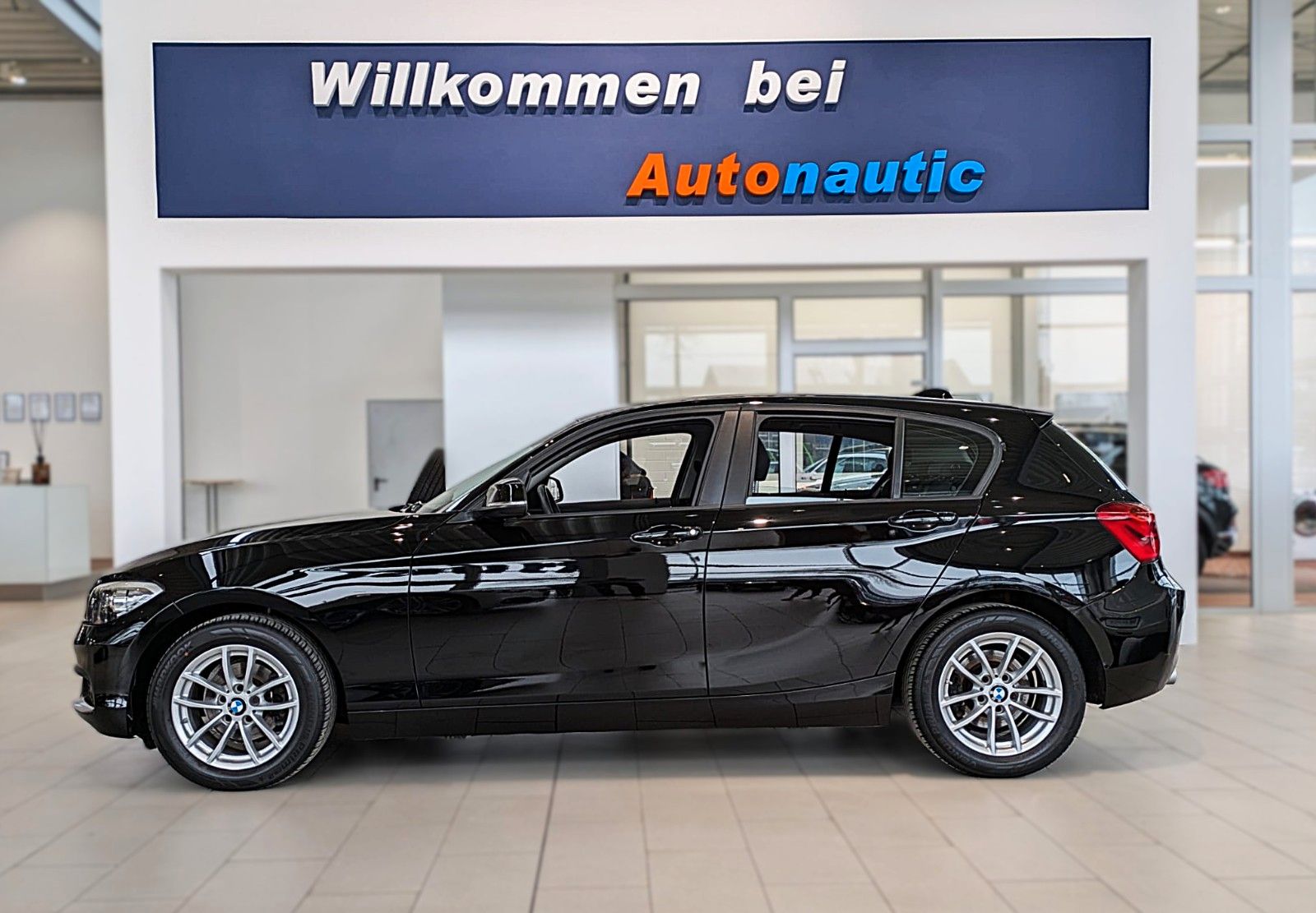 Fahrzeugabbildung BMW 116d 5 Trg KLIMAAUT NAVI SITZHZG PDC 1.HAND ALU