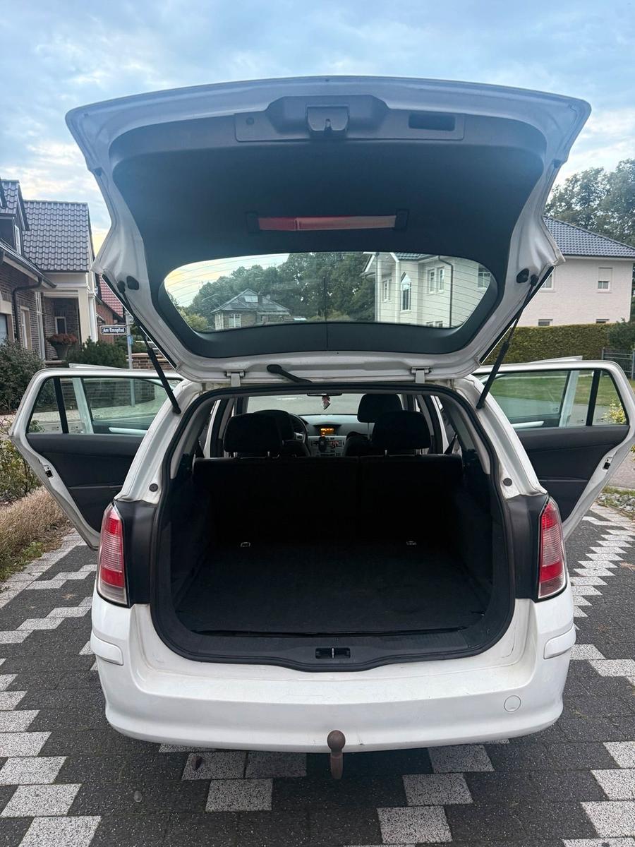 Opel Astra 2009 — photo 8