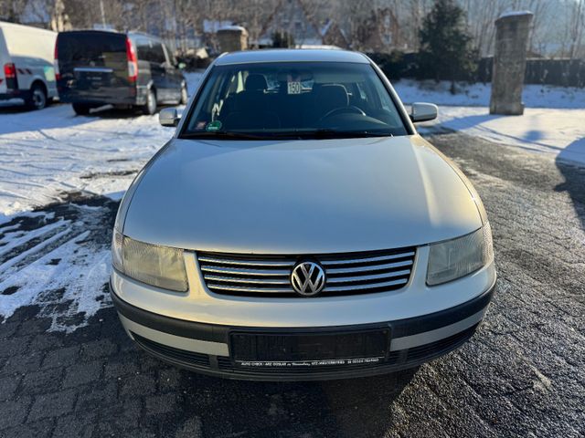 Volkswagen Passat 1.8 T *KLIMA*SHZ*TEMPOMAT*