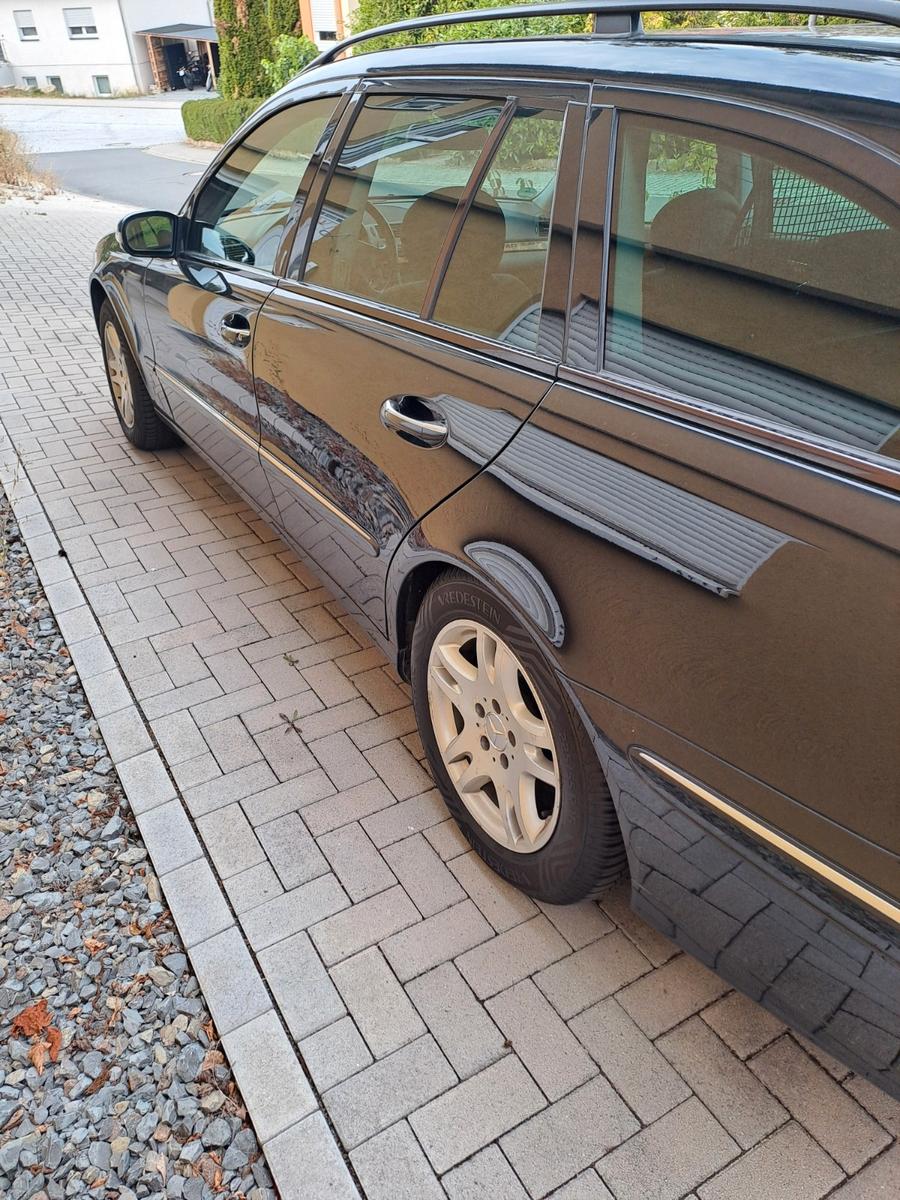 Mercedes-Benz E280 2005 — photo 12