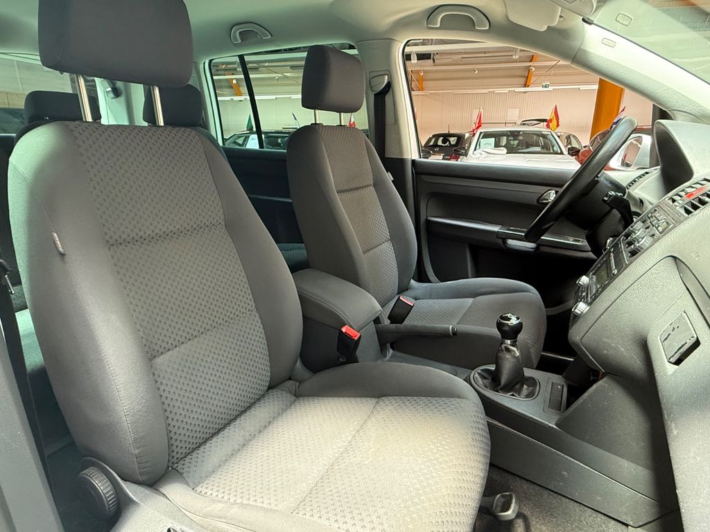 VW Touran Conceptline|7-Sitzer|SHZ|PDC|Klimaanlage VW Touran Conceptline|7-Sitzer|SHZ|PDC|Klimaanlage