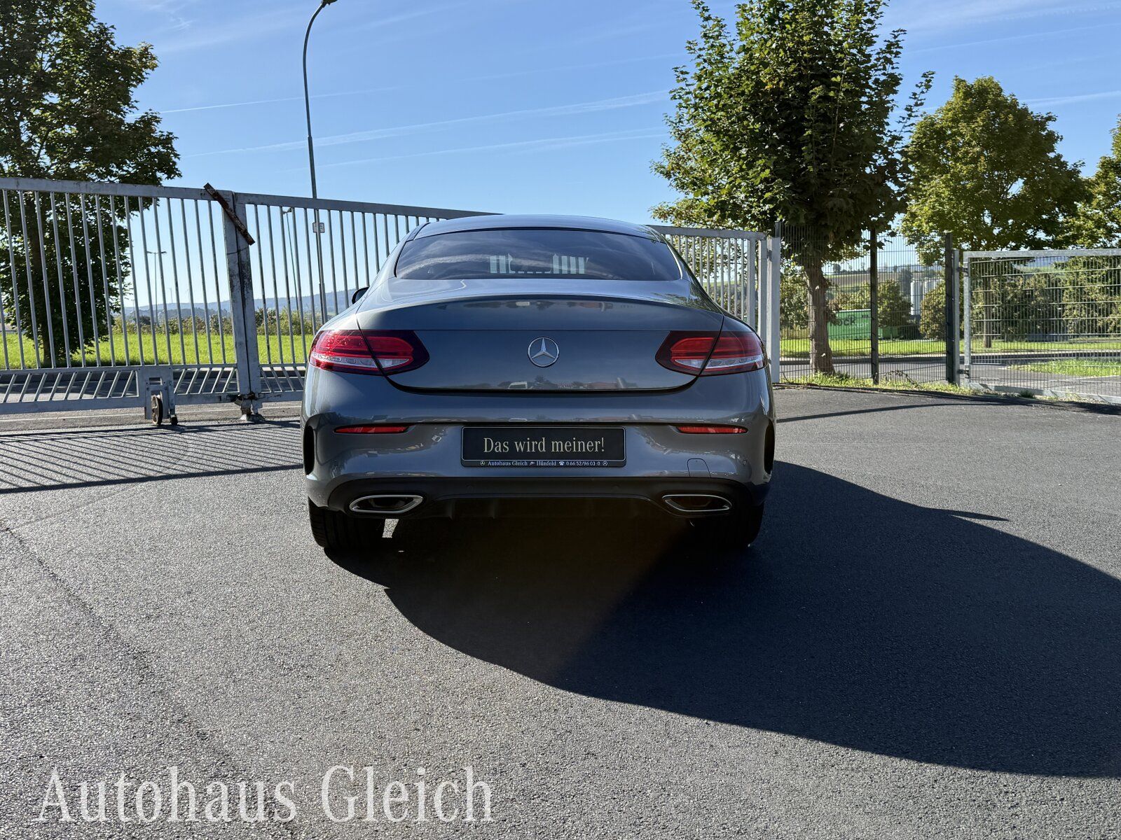 Fahrzeugabbildung Mercedes-Benz C 180 Coupe AMG-Line Interieur/Navi/LED