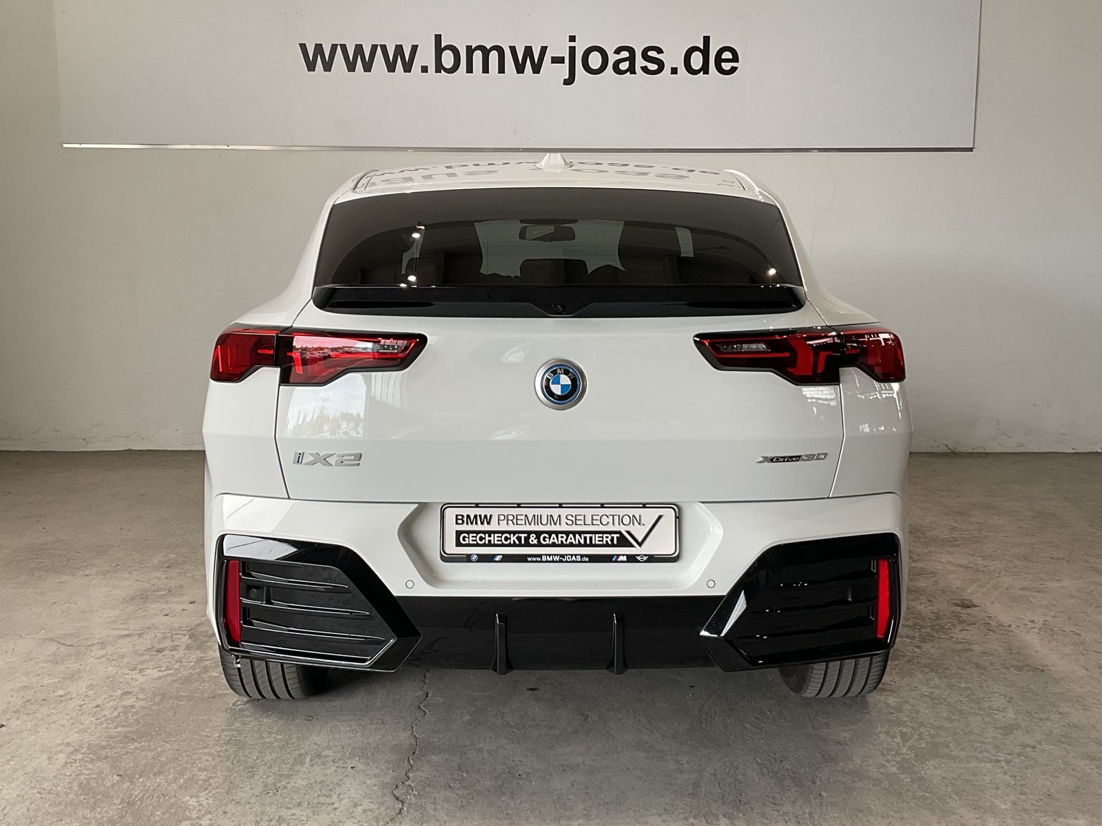 Fahrzeugabbildung BMW iX2 xDrive30 |M Sportpaket |Aktivsitz |19 M LMR