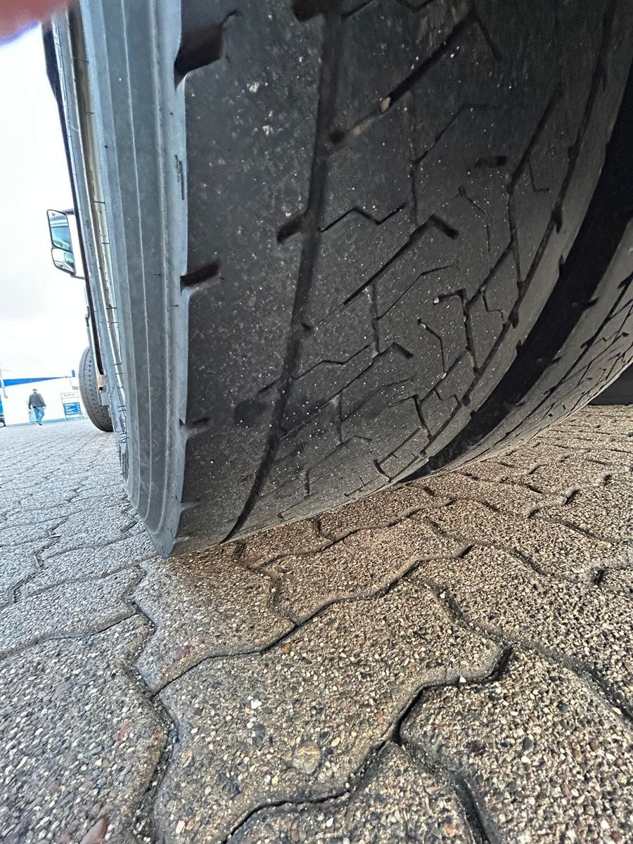 Fahrzeugabbildung Mercedes-Benz 1840 L Antos mit 2-Achs Kühlauflieger