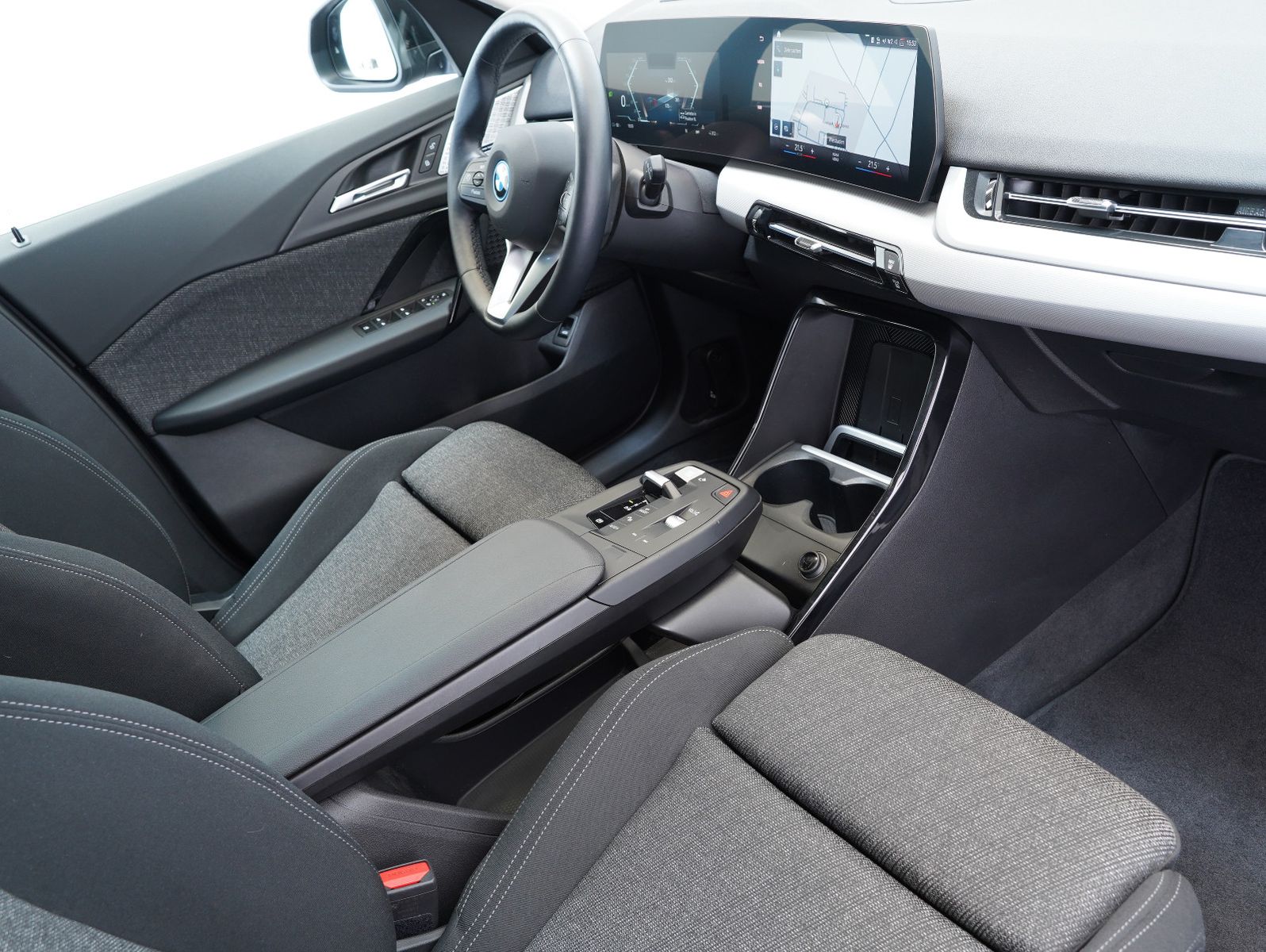 Fahrzeugabbildung BMW iX1 30 xDrive LED/ACC/HEAD-UP/KEYLESS/PANO/360°