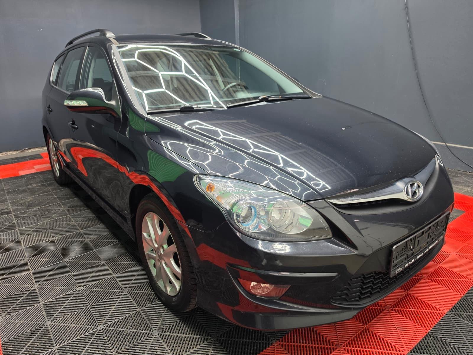 Hyundai i30 2011 — салон