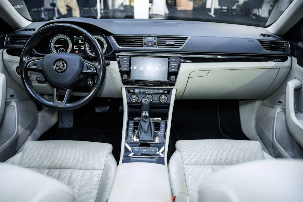 Skoda Superb Combi L&K 2.0 TDI 190 ch DSG 4x4 / Toit panoramique / Canton / Sièges ventilés / Chauffage auxiliaire