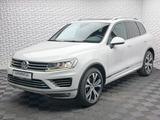 Volkswagen 3.0TDI R-LINE/LUFT/4MOTION/PANO/AHK/360°/TR-TECH - Volkswagen Touareg in Solingen