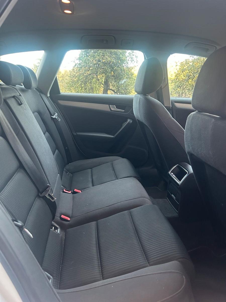 Audi A4 2010 — photo 6