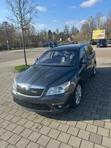 Skoda Octavia 2.0 TFSI DSG RS Combi RS - Skoda Octavia aus 2010: RS