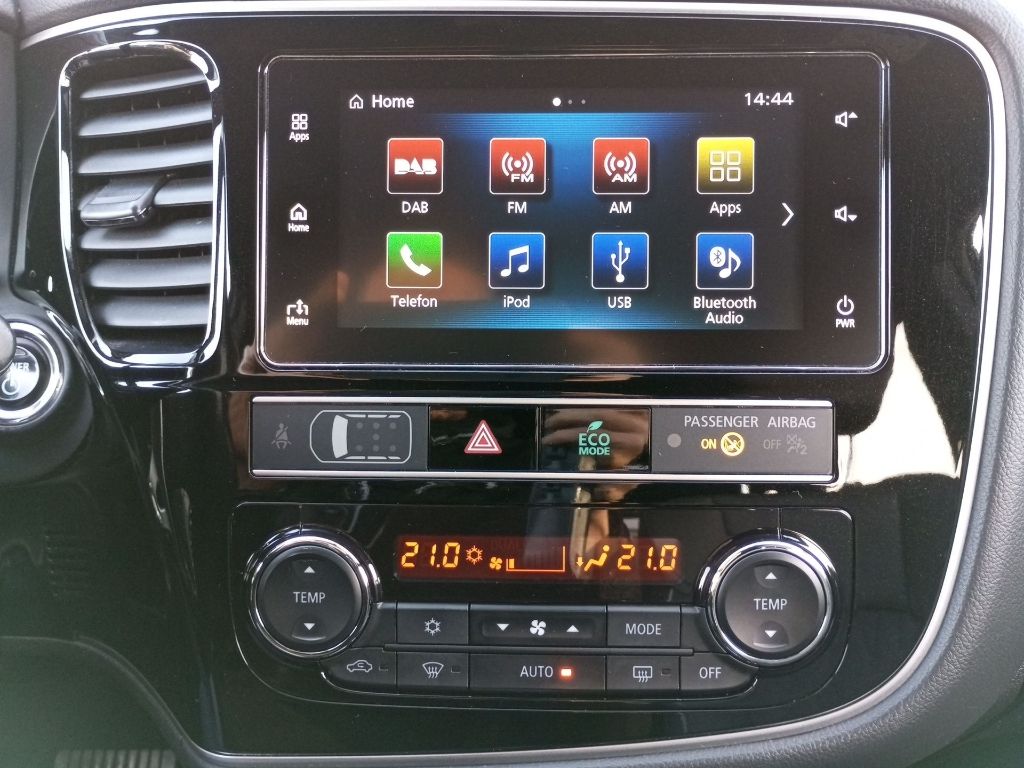 Fahrzeugabbildung Mitsubishi Outlander Plug-in Hybrid Intro 2.4 4WD AHK WR