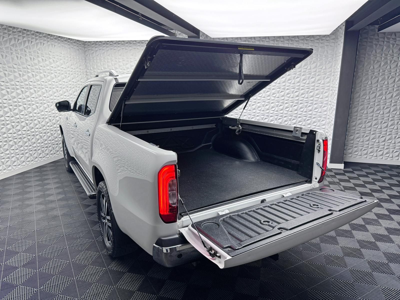 Fahrzeugabbildung Mercedes-Benz d POWER-EDITION/4MATIC/LED/KEYLES/360°/AHK