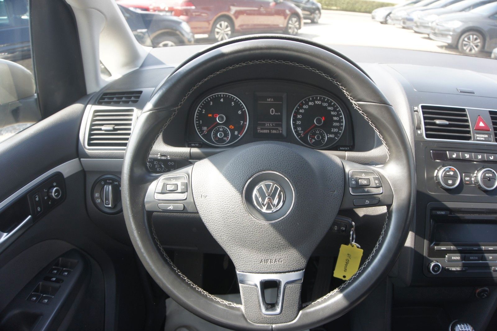 Fahrzeugabbildung Volkswagen Touran Life PDC TEMPOMAT ALU