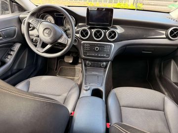 Mercedes CLA 200 - 4
