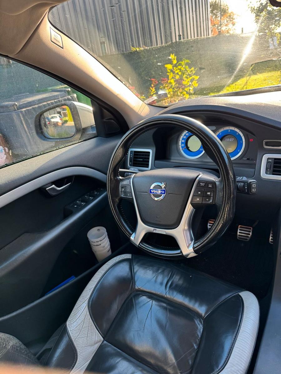 Volvo V70 2010 — photo 9