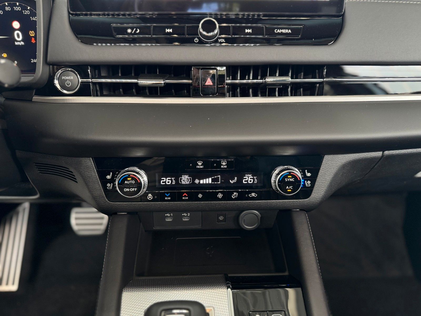 Fahrzeugabbildung Mitsubishi Outlander 2.4 PLUG-IN HYBRID 4WD TOP