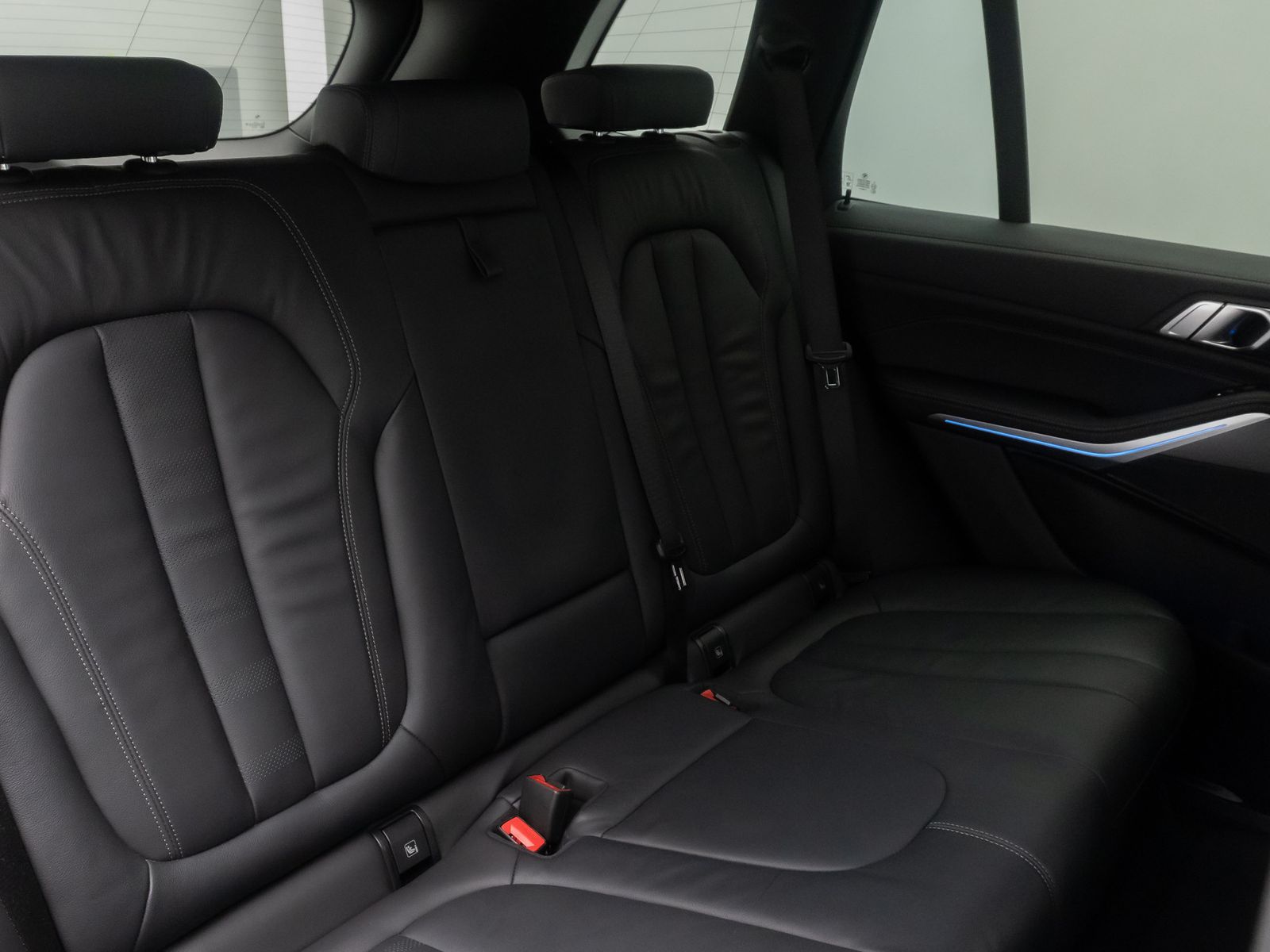 Fahrzeugabbildung BMW X5 xD45e M Sport HUD AHK DAB 360° Laser 22Zoll